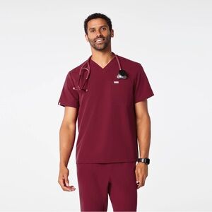 FIGS M_ LEON THREE-POCKET SCRUB TOP SZ M